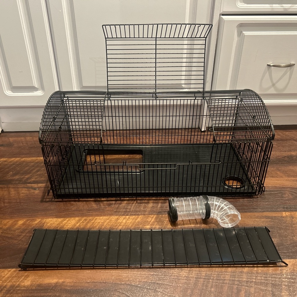 Premium Black Wire Small Pet Habitat with Clear Tunnel
